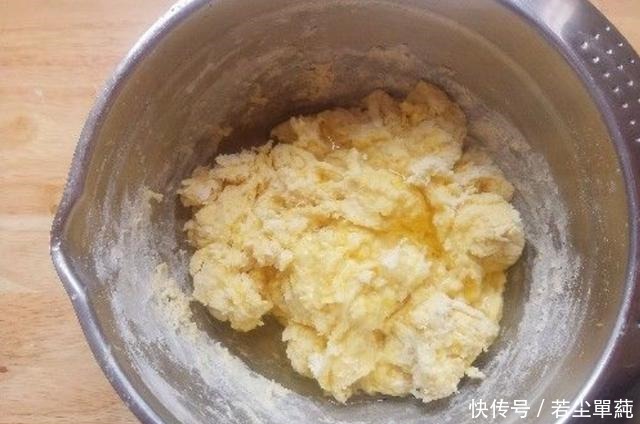 面团|全程详细讲解做面包,不用烤箱也能做,外皮酥脆里面软绵