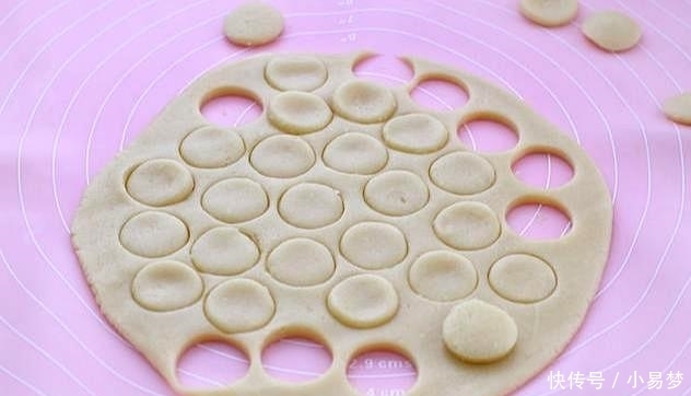 自制|自制纽扣小饼干,看一眼就会做,最适合给孩子当零食