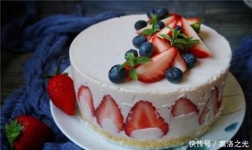 慕斯蛋糕|夏天最爱的草莓蛋糕,清爽细腻,配方升级,不用烤箱,零失败