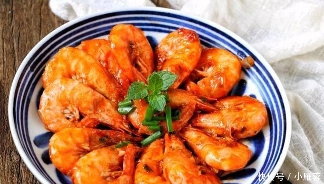  大虾|正宗油焖大虾这么做，简单美味、皮酥肉嫩，家中做出饭店味道