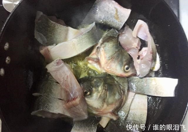 加上|天凉了,我们乡下人喜欢用白鲢鱼加上它炖,端上桌再多也要吃完