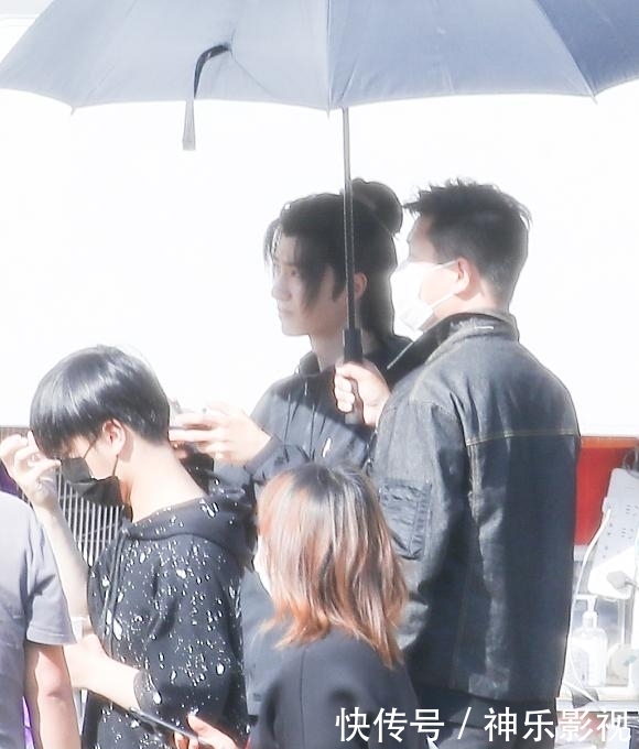  蔡徐坤|解约蔡徐坤和王一博合作？王一博资源被瓜分？