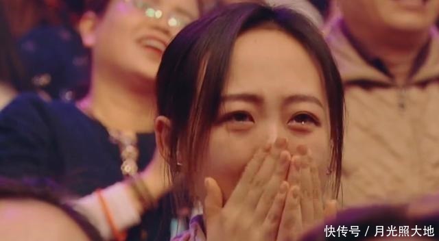  眼睛|为何茜拉上节目都戴头巾，当她摘下头巾时，简直不相信自己的眼睛