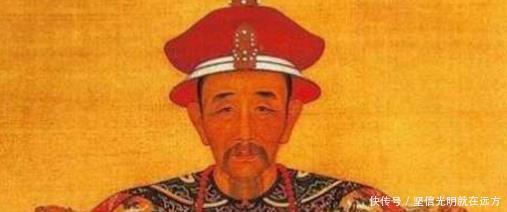 视为文化|康熙祭拜孔子不愿下跪,大臣遮住墓碑上一个字,康熙马上跪下了!