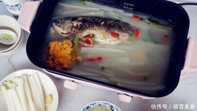 不鲜|无论煮什么鱼，直接下锅大错特错，少了这1步，鱼汤不鲜，腥味浓