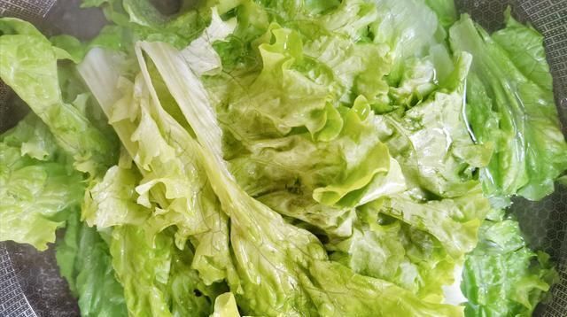 把生菜|饭店大厨教你蚝油生菜做法,清脆爽口,汤汁都可泡饭吃