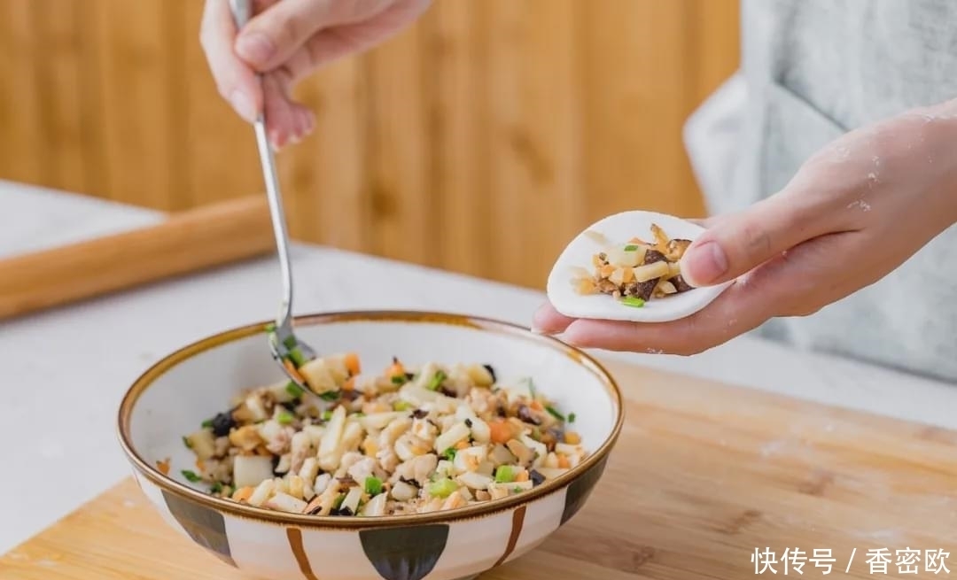 在家|餐厅一小碟卖38,在家8元蒸一大锅!哪还用出去买