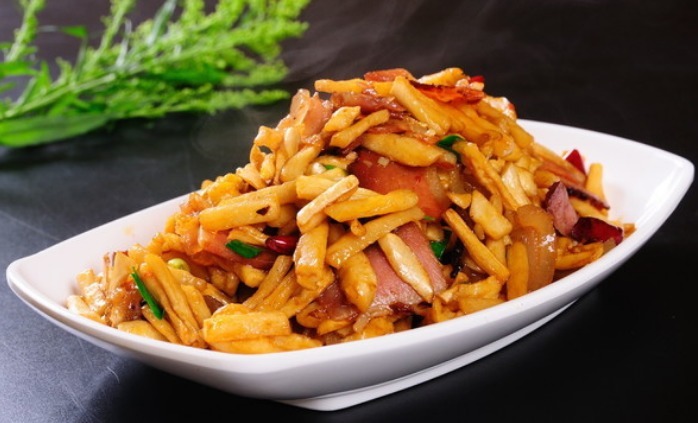  下饭|秋季，遇见此菜别手软，美味又下饭，百吃不腻，待客倍有面子