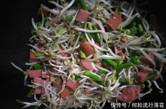 做出|10块钱成本做出一家三口的快餐,网友说太会过了,香味浓郁炒面