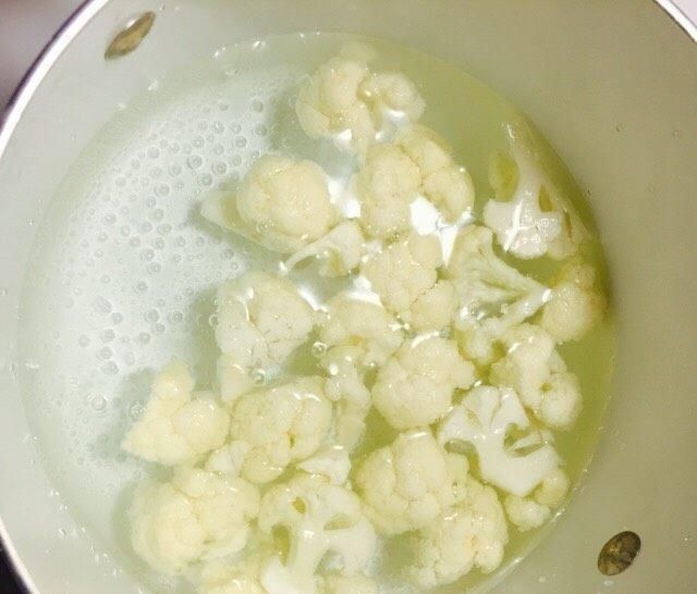 可口|猪肉片炒菜花,试试这样做,香嫩可口,炒一大盆不够吃