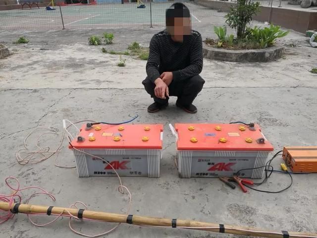  没收|顶风作案！禁渔期百色这13人非法电鱼，没收各种捕捞工具