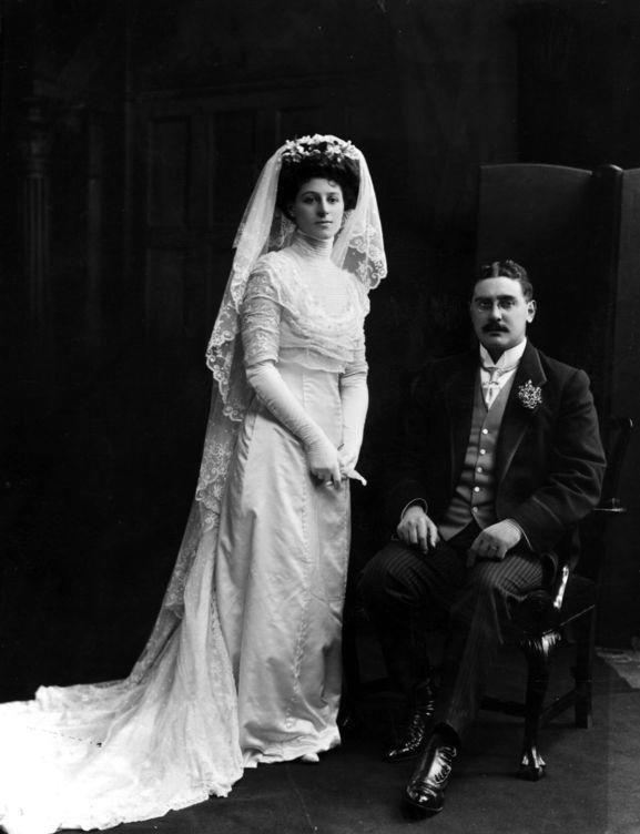 婚纱|百年婚纱秘史原来以前的新娘还不止会穿白婚纱