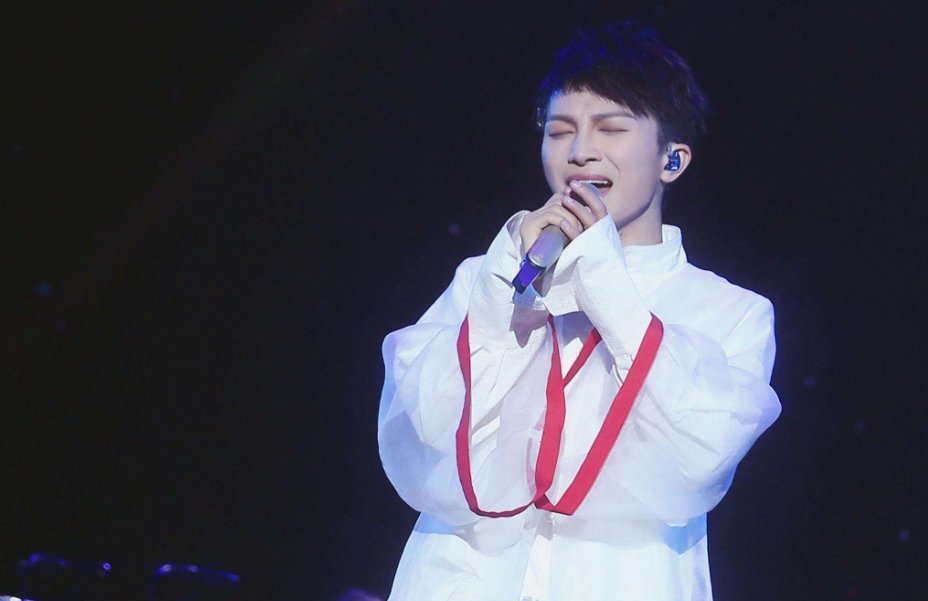 华晨|记者问华晨宇周深的歌唱技巧,华晨宇的回答使听众大笑