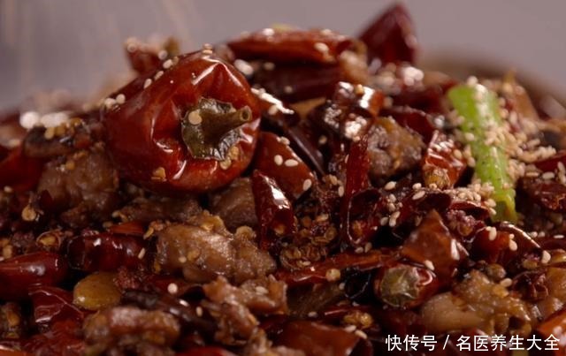 好吃|辣子鸡块的正宗做法,麻辣干香,外酥里嫩,好吃到舔手指