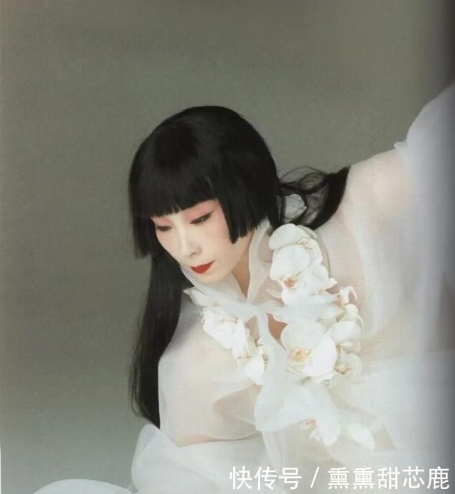 亚洲|她是性感又危险的东瀛美人，也是首位在巴黎时装周走秀的亚洲超模