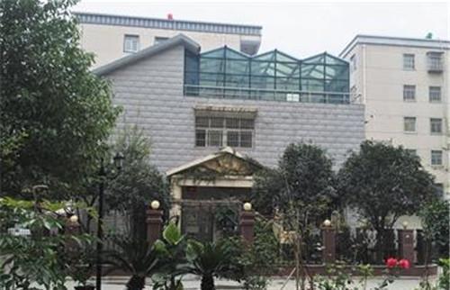 老婆|他抢银行潜逃16年，被捕时已有4个老婆，生12个孩子，身家几个亿