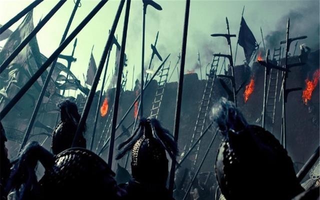 危险|古代攻城战很惨烈,首先爬上云梯的士兵十分危险,为何他们敢爬