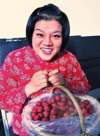 刚出生|刚出生就被抛弃,选秀成名,出嫁时亲生父母忽来认亲,被一口回绝