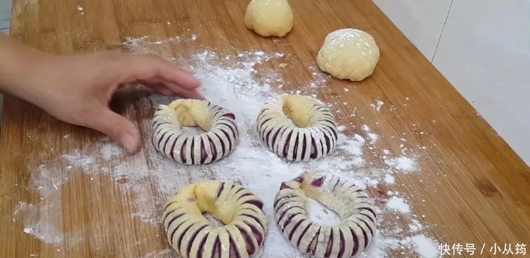 简单|1斤面粉, 4个紫薯, 不用一滴水, 平底锅做的小面包, 边吃边流口水