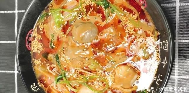 做法|麻辣烫中的“爱马仕”，比传统的做法多了份奶香味，趁放假试试