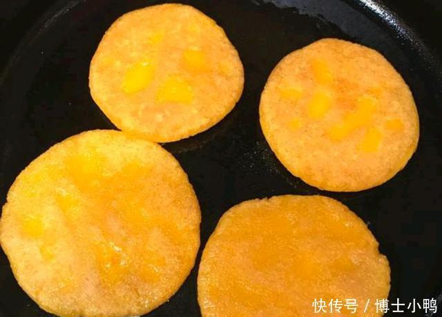 松软|做南瓜饼时,千万不要用面粉了!加点它,口感更加松软,百吃不厌