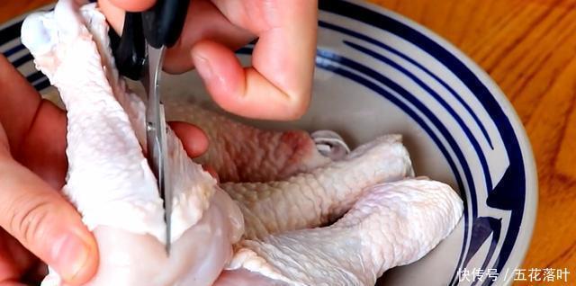  早餐|早餐店一个糯米鸡卖10元，教你在家做，软糯鲜香，出锅简单美味