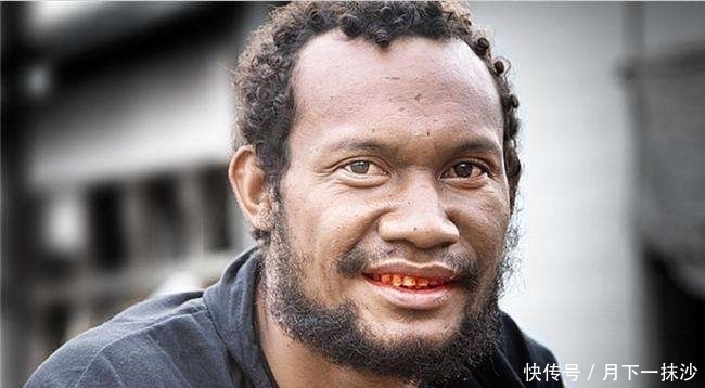 跟头|出差到外国一个小村落,村民冲我一笑,吓我一个跟头!