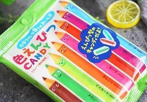 认出|上课能“光明正大”偷吃的零食,认出了巧克力糖,却被矿泉水骗了