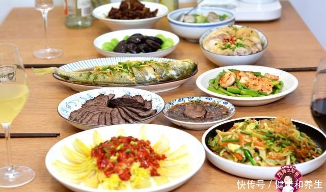 家宴|我家中秋午餐家宴8菜1汤,满满一桌很实惠,第4道经典传家菜