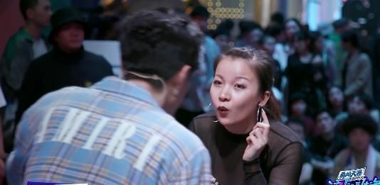  梦迪|梦迪感谢王一博给毛巾，听障舞者很励志，王一博却没有感情用事