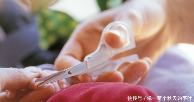  宝宝的手|新生儿需要剪指甲吗？应该怎么剪？这些知识你都知道吗？