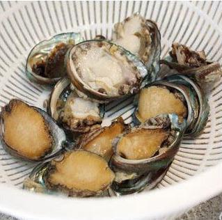 做出|最近,40块钱一斤的鲍鱼火了,一碗蒜蓉配上烤箱做出蒜蓉烤鲍鱼