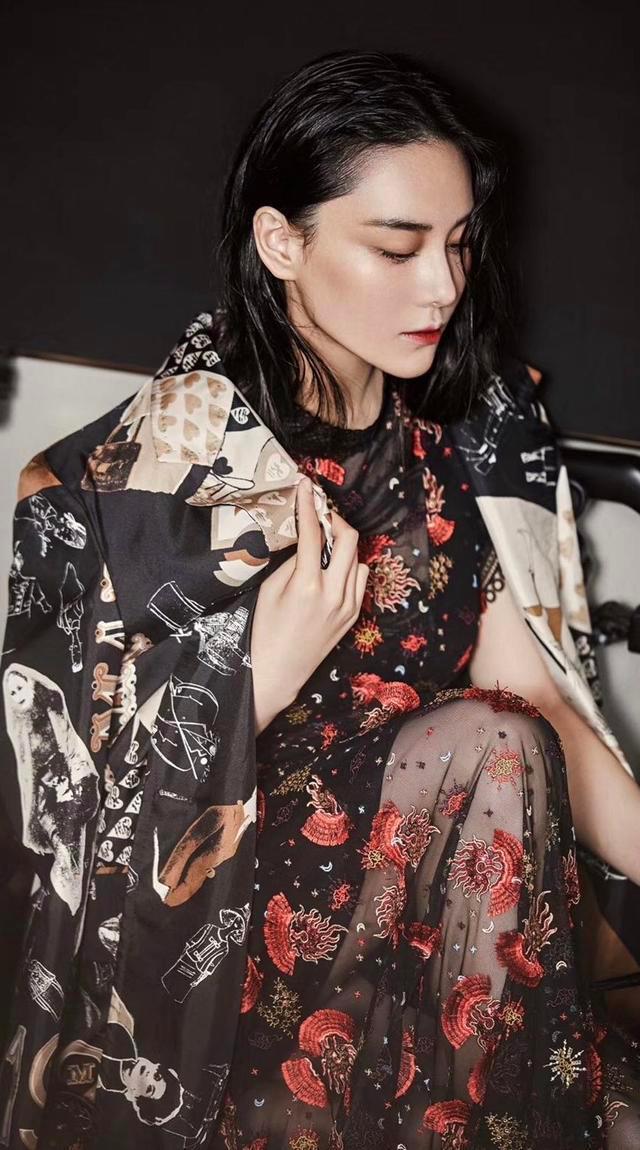 晚礼服|张馨予的长发自带古典气质，一袭长裙亮相，比短发更撩人