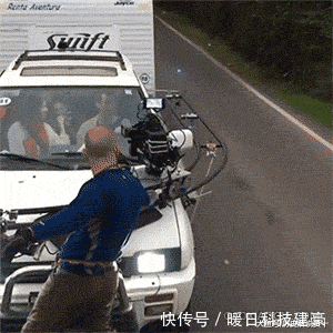 美人鱼|GIF搞笑趣图: 海边拍照要注意, 一不小心让你变成美人鱼