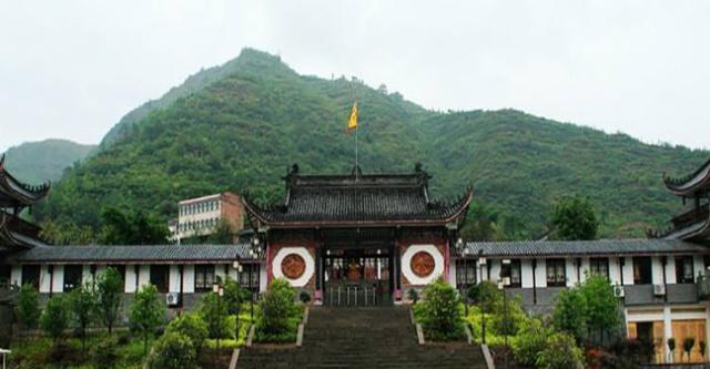 帝城托孤|夷陵之战刘备战败，一座城却因他而出名，成为了著名的景点