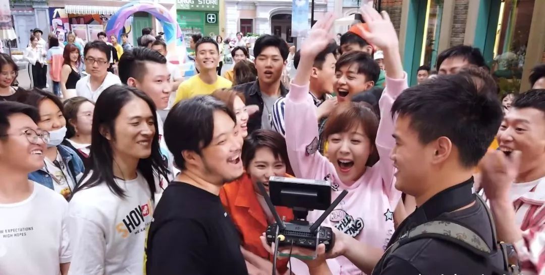 创新|《爱5》韦正求创新,可苦了娄艺潇,一套衣服换30多遍,累到手抖