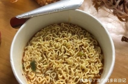  套路|方便面的面饼上，设有这个“小套路”，程序员：难怪总是吃不饱