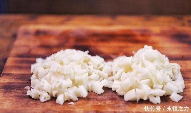 秋季|经典名菜''老干妈炒藕丁''秋季吃它最适合,成本不到2元钱