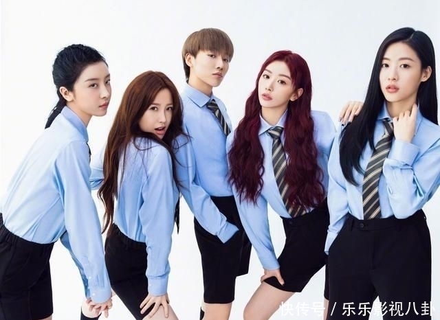 前九|青你2毕业照又来了!除了刘雨昕稳坐C位,其他前九的位置遭质疑