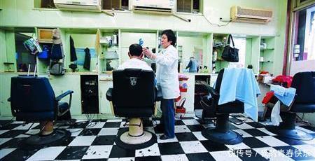 安安静静|不知从什么时候起，安安静静的理发成为了一种奢望