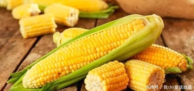  放上|煮玉米时，记着别用清水直接煮，放上2样料，玉米软糯又香甜
