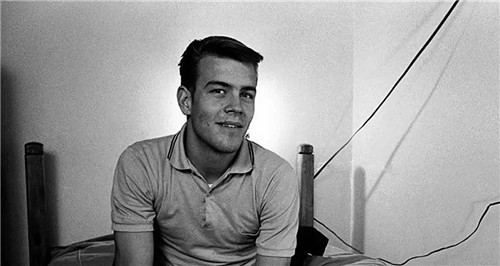 小时|人可以多久不睡觉17岁学生硬撑了264个小时,最后他成了这样