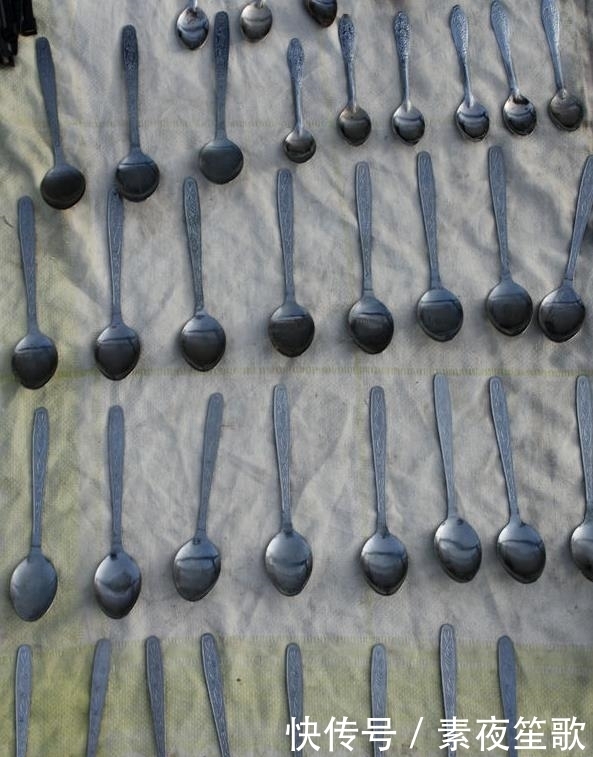 苏联|杜尚别的“跳蚤市场”,空瓶子成畅销品,还有苏联时期的老物件