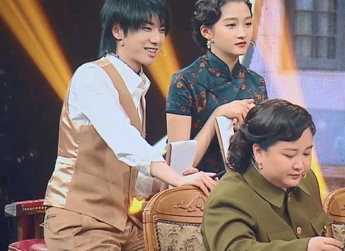  问到|当沙溢被问到女神是谁时，谁注意到华晨宇在做什么当时并不平静