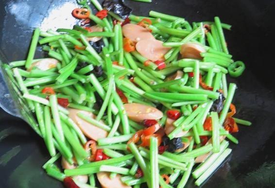 对身体健康|此菜是“蔬菜皇后”,蛋白质不输猪肉牛肉,2块钱炒一盘,真香