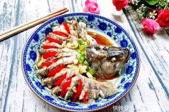 上桌|鲜香嫩滑的清蒸鲈鱼,简单一蒸端上桌,营养丰富真下饭,安排