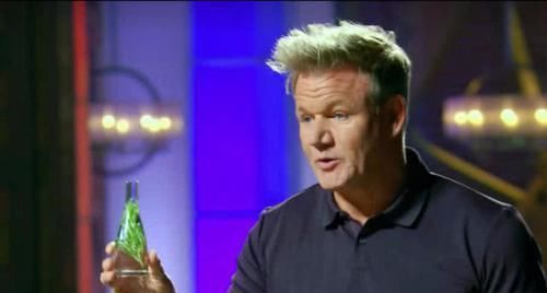 差距|米其林大厨做荷包蛋,下锅之前先搅水,切开鸡蛋才知道差距在哪