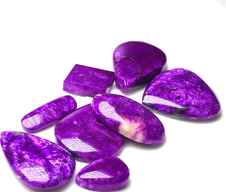  苏纪石|色彩非常特殊的宝石，神秘冷艳的苏纪石