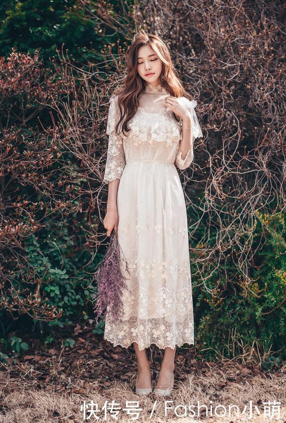 清秋|朴正允：刺绣蕾丝长裙，清秋的复古森系穿搭