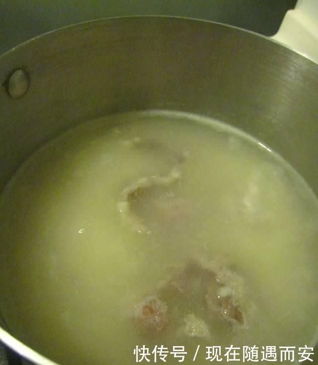  吃法|晒晒我家的晚餐，1个菜1个粥，网友说：这吃法，一看就是南方人